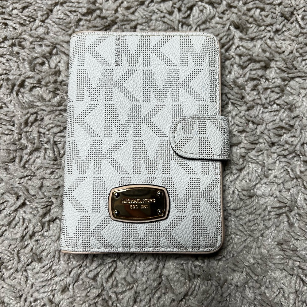 michael kors passport holder